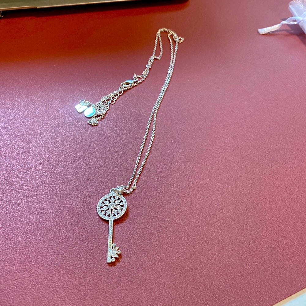 Parklane Silverstone key necklace